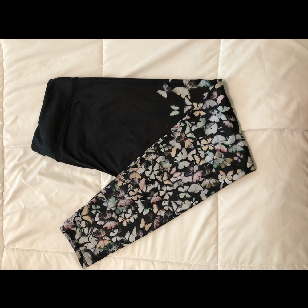 Alo ankle length butterfly goddess yoga pants